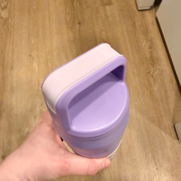 Stanley IceFlow Bottle in Soft Purple - Picture 3 of 6